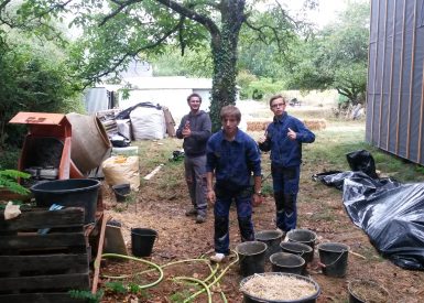 Chantier participatif de corps d’enduit terre sur paille-Sainte Anne sur Brivet-44-Gwen et Tamara-Mickaël Verger-2016-4