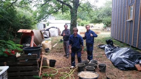 Chantier participatif de corps d’enduit terre sur paille-Sainte Anne sur Brivet-44-Gwen et Tamara-Mickaël Verger-2016-4
