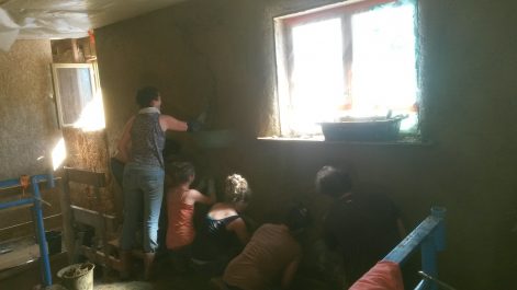 Chantier participatif de corps d’enduit terre sur paille-Sainte Anne sur Brivet-44-Gwen et Tamara-Mickaël Verger-2016-6