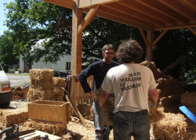 Chantier participatif de corps d’enduit terre sur paille-Sainte Anne sur Brivet-44-Gwen et Tamara-Mickaël Verger-2016-9