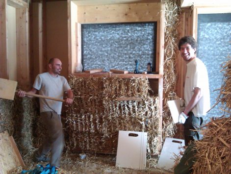 Savenay-44-2014-Benoit et Aurélie-Mickael Verger- 5 construire en paille et terre – persuadeur