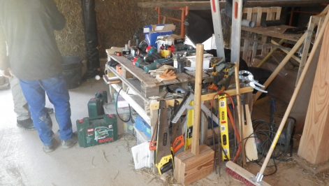 2015, Bedous (64), Stéphanie et Jérémy, Christelle, chantier pose des bottes de paille puis en pro corps d’enduit (mai 2015) et finitions (sept 2016) 2