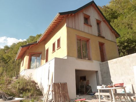 2015, Bedous (64), Stéphanie et Jérémy, Christelle, chantier pose des bottes de paille puis en pro corps d’enduit (mai 2015) et finitions (sept 2016) 20