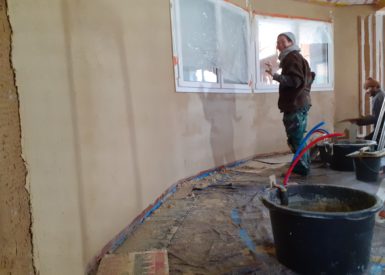 chantier participatif enduit de finition terre-2