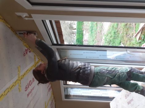 chantier participatif enduit de finition terre serrage