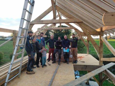 Charpente paille – Equipe levage