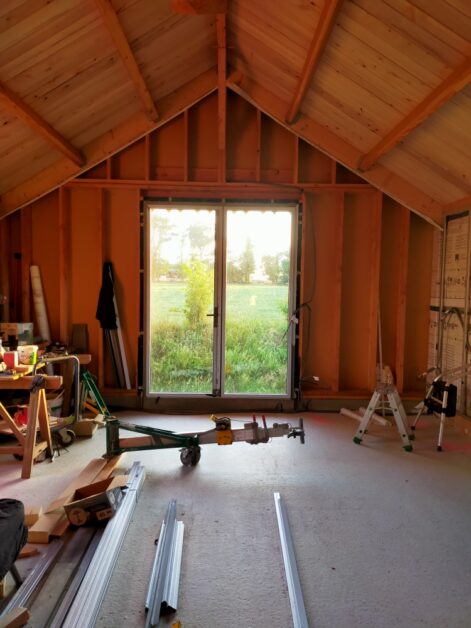 Chantier participatif de construction en paille et terre bretagne 2025